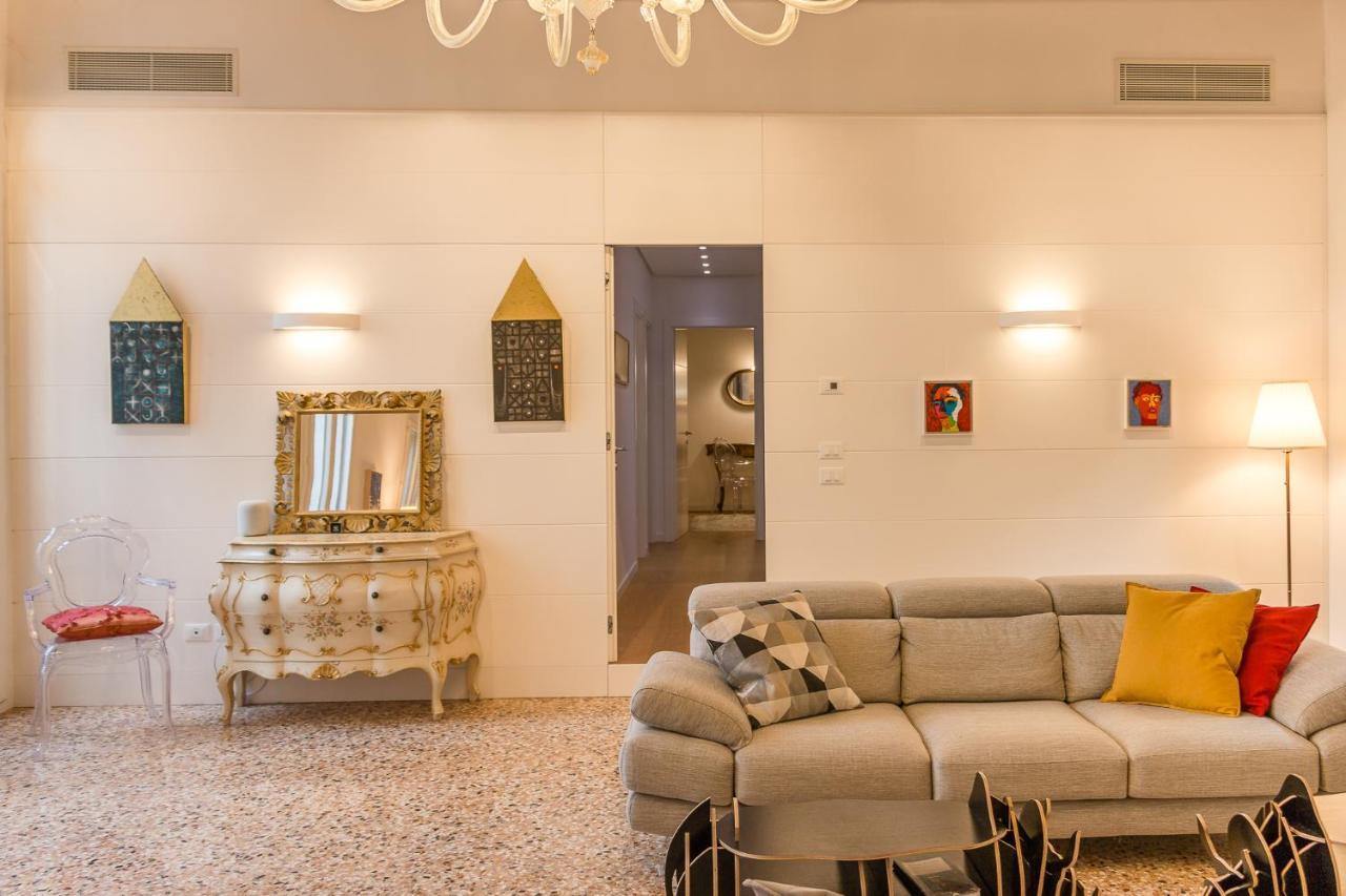 Gallery House * Venise